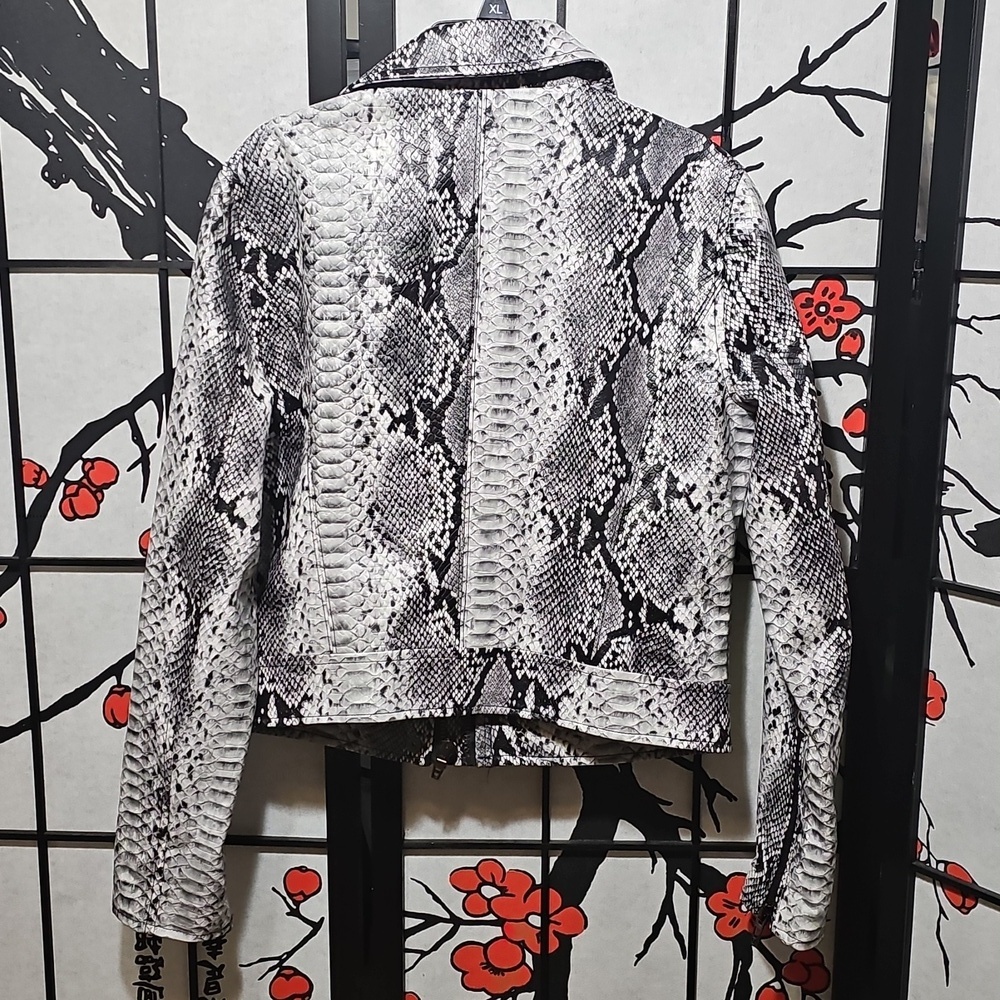 Blank NYC Faux Snakeskin Jacket Size Small - Picture 10 of 11